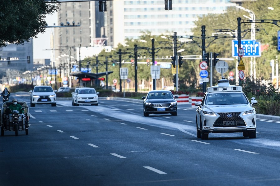 ChinaScience's tweet image. Beijing has officially launched the trial of ride-hailing services without in-car safety supervisors, allowing qualified #driverlesscars to operate in the city's high-level autonomous driving demonstration zones, a key step up in #autonomousdriving development.