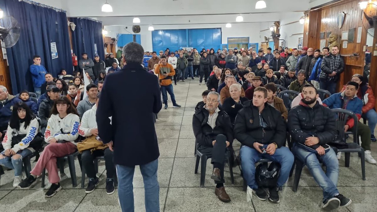 cachi_martinez's tweet photo. En #VillaGobernadorGalvez, con @Luis_Rubeo acompañamos el cierre de campaña de la lista que encabeza el precandidato a intendente Jorge Stange. Gracias por invitarnos!
#PODEMOSMAS https://t.co/ivJeT870fd