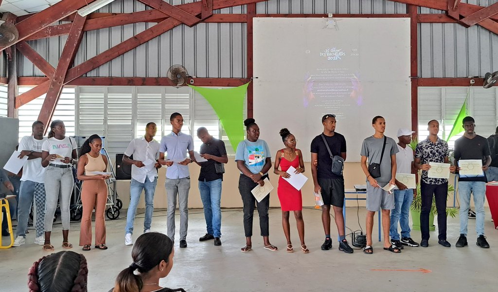 GertyLycee's tweet photo. Magnifique remise des diplômes au #LPGA.
Félicitations à tous les lauréats des BTS, Baccalauréats, CAP et DNB 🎓👏🏽 https://t.co/iq4VmMapVG