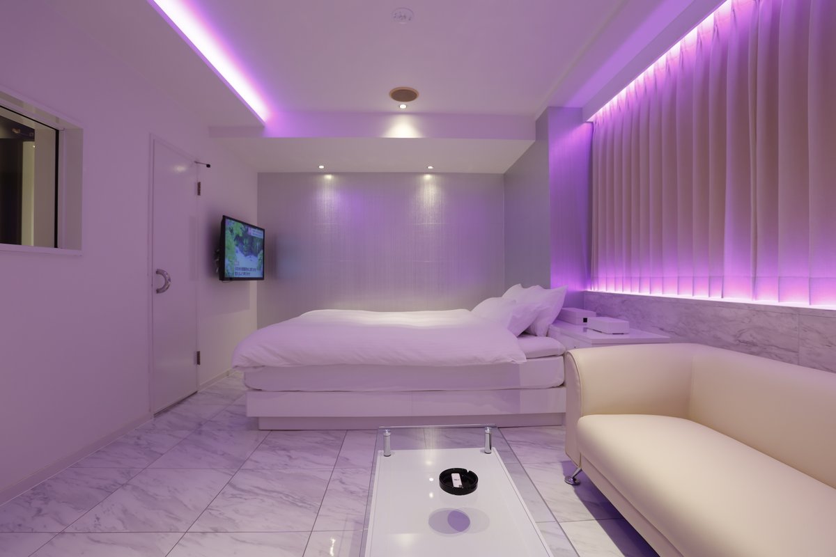 北海道旭川市二条通にあるHOTEL LUANA(ルアナ)です🤗
リニューアルした『206号室』の写真です📷💜
皆様のご来店を心よりお待ちしております✨✨

北海道旭川市二条通19左3号
☎0166-33-5219