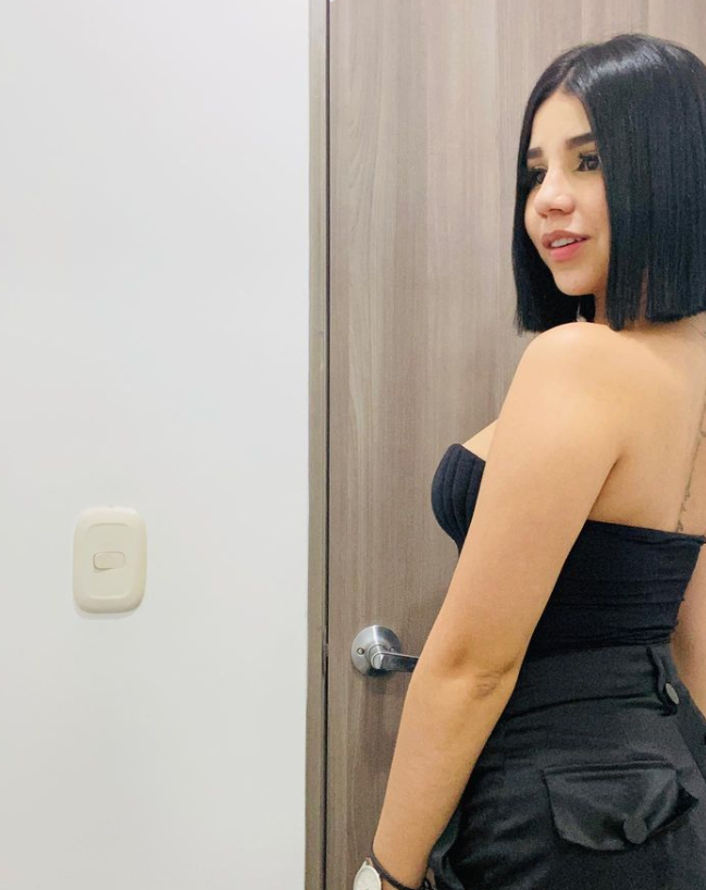 Victoria Leia on Twitter "I can make you sweat with me on knees