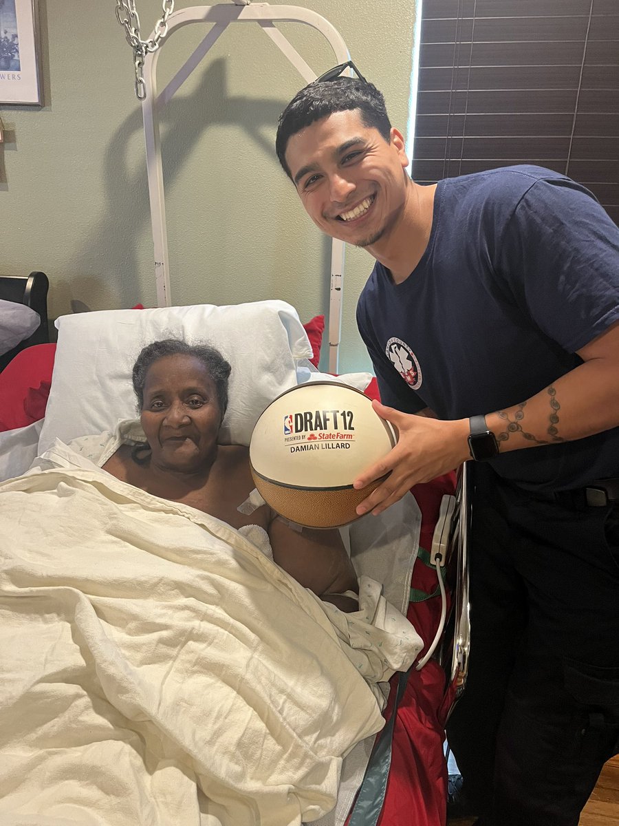 mtz_510's tweet photo. throwback to the time where I transported my favorite athlete of all times grandma for work. btw she gave me permission to post and take the picture 😅 @Dame_Lillard  yo grandma and her family the nicest people i’ve ever met. https://t.co/sDePmEyU5g