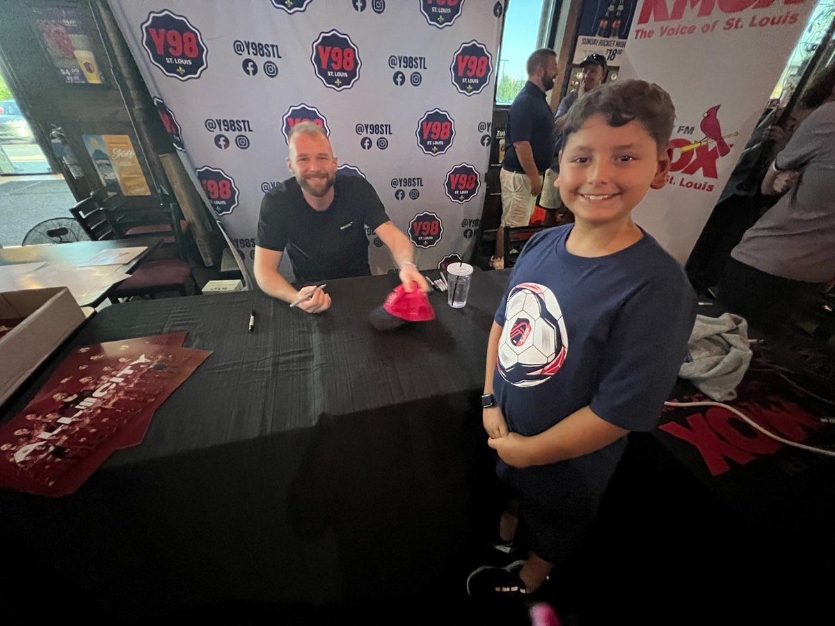 kevinthomas1's tweet photo. We got to meet Klauss today! Cameron was so excited! #AllForCITY https://t.co/Rtn0pTDGyw
