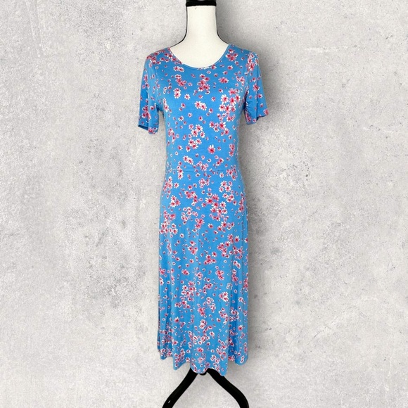 Aly12799's tweet photo. So good I had to share! Check out all the items I'm loving on @Poshmarkapp #poshmark #fashion #style #shopmycloset #prettylittlething #draperjames #indigo: https://t.co/OfXrjtCK2H https://t.co/sLKriQ67sX