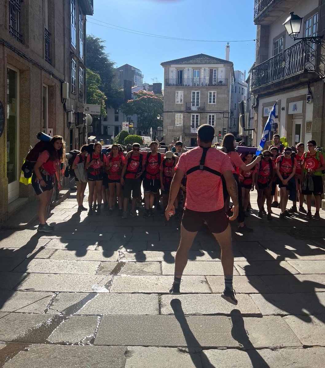 Azken kilometroa horrela egin genuen! Korrika!🏃🏽🏃🏼‍♀️¡Así hicimos el último kilómetro! ¡Corriendo!
Aquí la salida... ¡Imaginaos la carrera!😄