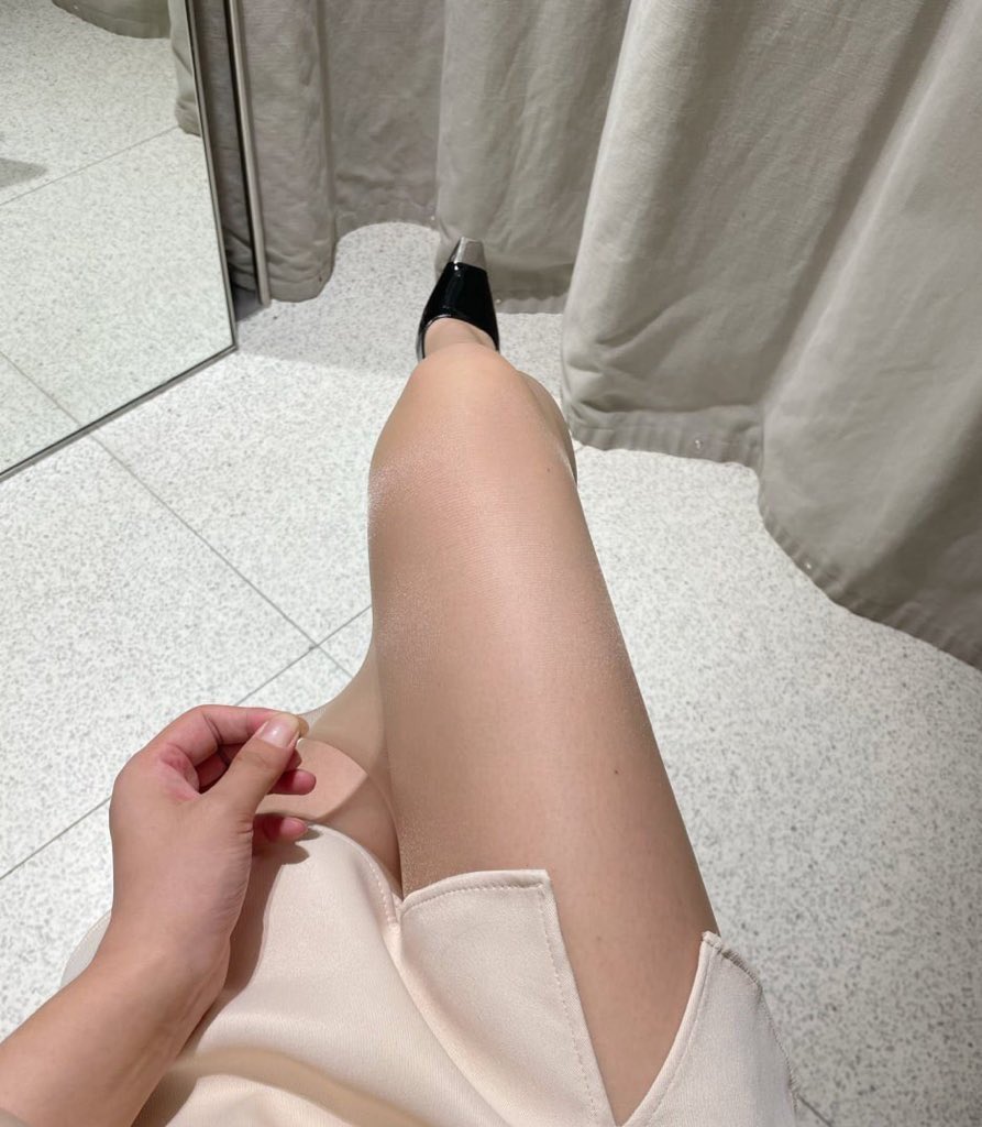 ren98286's tweet photo. 什么七年之痒 一年之痒什么的 本小姐两礼拜不做就很痒  嘿嘿😁 https://t.co/fckJPA78yT