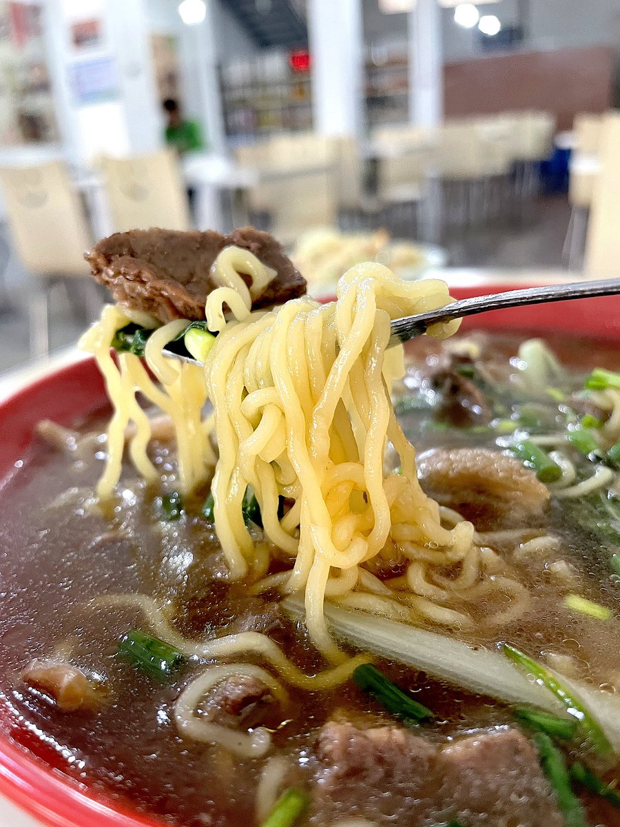 VoodooChef's tweet photo. The #Chinese first arrived in the Philippines as early as the 9th century AD, #iloilo is very Chinese: Dainty, Kong Kee, Kamsukkee, Summer House, Spring Palace, and the newly-renovated Master Chua. Famous for their dumplings and noodle soups, here’s Master Chua #food #comfortfood https://t.co/leoXxpG3p5