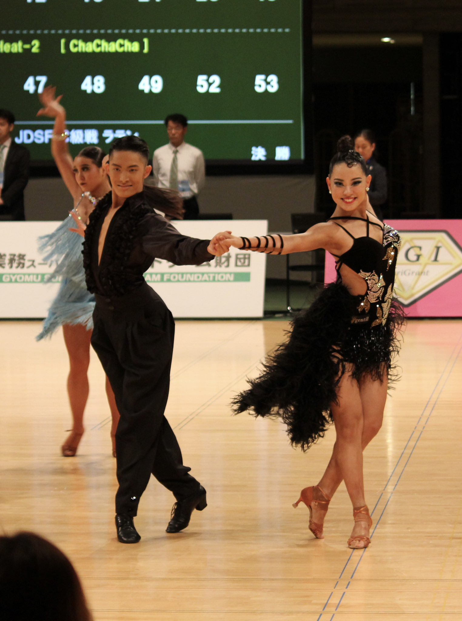 社交ダンスドレス】黒羽つきスタンダードドレス 卑しい 社交ダンスドレス】黒羽つきスタンダードドレス 卑しい