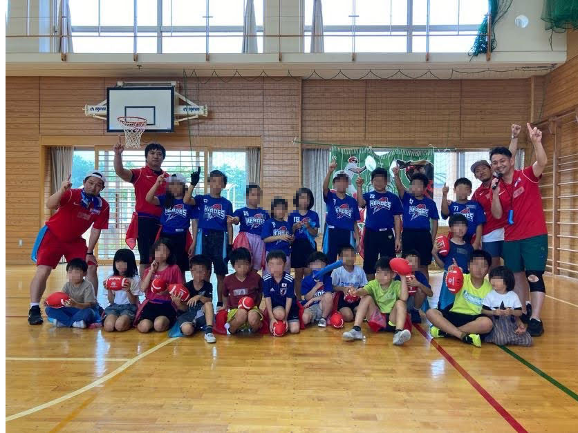 先日三回目のフラッグフットボール体験会を実施しました。今回も15人くらいの小学生に来てもらいました。

どんどん広げていきたいですね。そしていつかはアメリカだーーー！
nagahama-flag.com