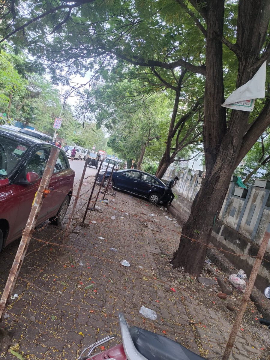 mukeprashant22's tweet photo. महानगर पालिकेच्या सदर रस्त्यावर आतिक्रमान केलेला आहे , ते काडून रस्ता मोकळा करण्यात यावं ,
ठिकाण - union Bank chya बाजूला अमृत नगर घाटकोपर पश्चिम
#अतिक्रमण हटाव
@mybmcWardN @mybmc @AshwiniBhide @MumbaiPolice @abpmajhatv @MTPHereToHelp https://t.co/snR902yT7i