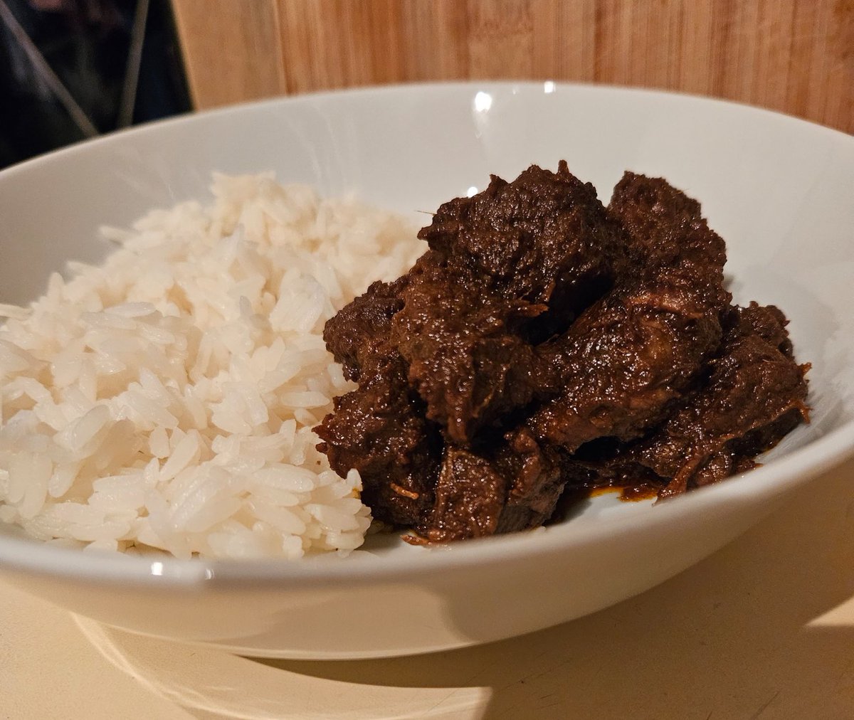 MixtUpMixy's tweet photo. @eatinerni Beef Rendang, last night.
#ComputeCanCook ๐งโ๐ณ https://t.co/oq9Px08crf
