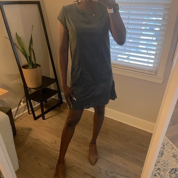 NaviRamD2's tweet photo. So good I had to share! Check out all the items I'm loving on @Poshmarkapp #poshmark #fashion #style #shopmycloset #xhilaration: https://t.co/HH0ujV2pVE https://t.co/IvPyBDlooZ