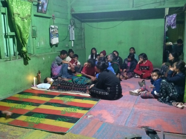 TMIHARINI's tweet photo. Yuli Santa Felensya Tampubolon (10 tahun), siswi kelas 3 SD, warga Desa Sungai Raya, Kecamatan Siempat Nempu Hulu, Kabupaten Dairi, Sumatera Utara meninggal dunia, Minggu (9/7).

Yuli meninggal setelah digigit anjing peliharaan keluarganya yang positif Rabies. https://t.co/sqOh1uB0Ux