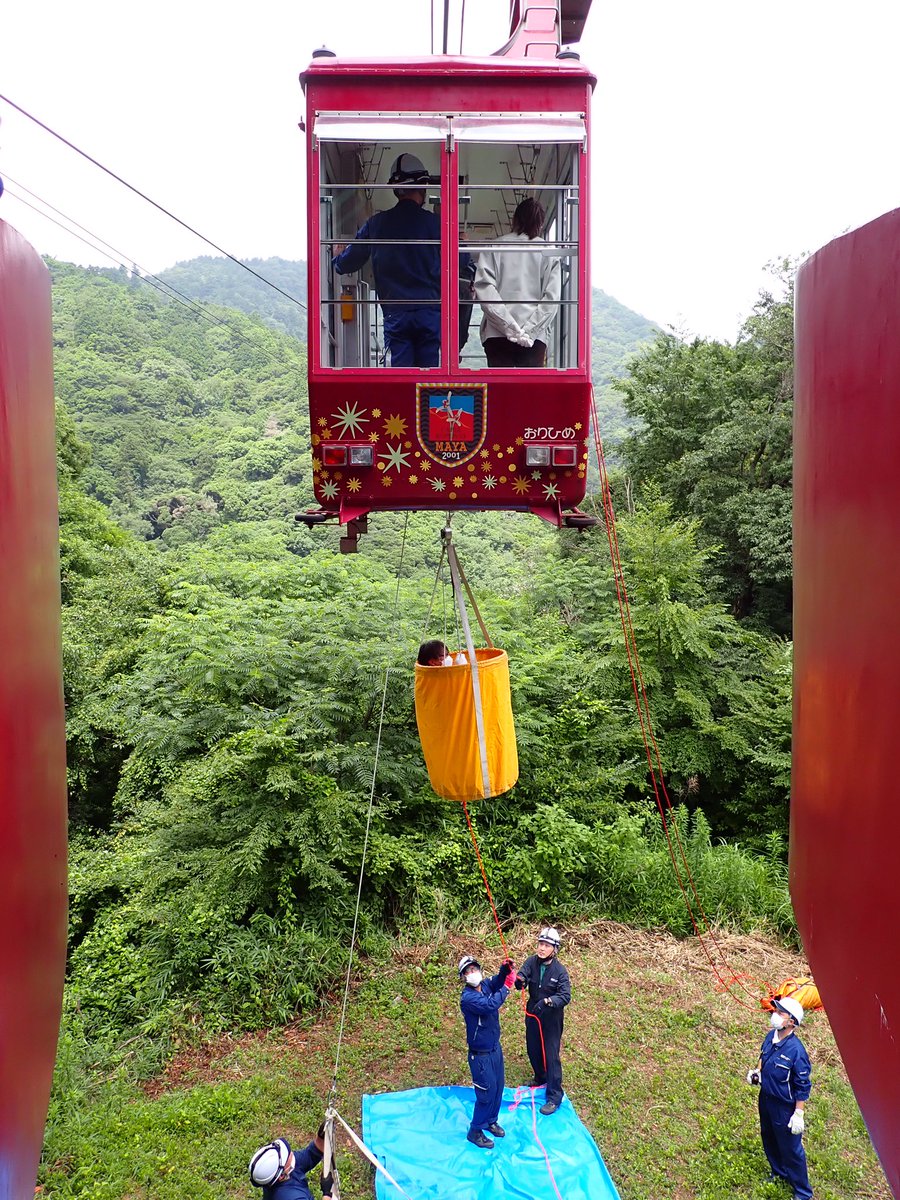 MayaViewline's tweet image. 定休日には、安全運行のため定期的に救助訓練を実施しています🦺
本日のスローダン訓練の様子🚡

#摩耶ロープウェー #摩耶ケーブル #訓練 #神戸 #摩耶山