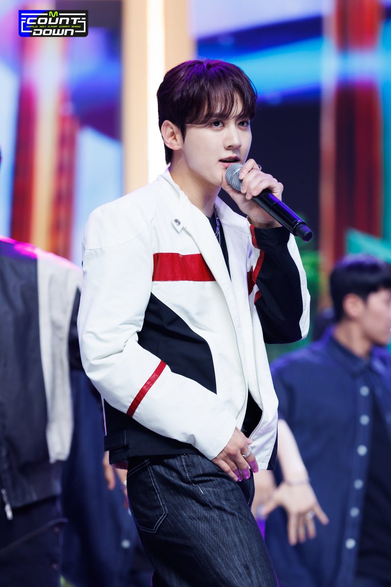 MnetMcountdown's tweet photo. 230706 #MCOUNTDOWN 현장포토
틴탑위고락잇드랍잇탑잇헤이돈스탑잇팝잇라이브가 정말 장난 아니에요 얼마나 장난 아닌냐면 진짜 장난 아니에요 시간이 휙 지나가도 모를 만큼 장난 아니에요

📸https://t.co/di15ubYrxK

#엠카운트다운 #엠카 #틴탑 #TEENTOP #휙 #HWEEK https://t.co/745OhmREl7