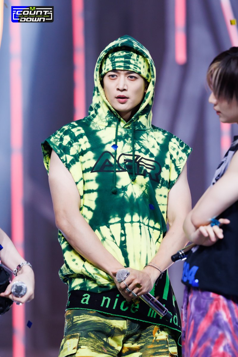 MnetMcountdown's tweet photo. 230706 #MCOUNTDOWN 현장포토
엠카는 샤이니가 15가지 재료로 만든 콤비네이션 피자라고 생각해요 💎🍕
왜냐하면 여러 가지 맛을 가지고 있고 각각의 매력도 잘 사는데 조화롭고 귀엽고 세련됐고 미적으로도 너무 예뻐서요 💎

📸https://t.co/QnurEpvlJ9

#엠카운트다운 #엠카 #SHINee #샤이니 #HARD https://t.co/0tfjLiZDid