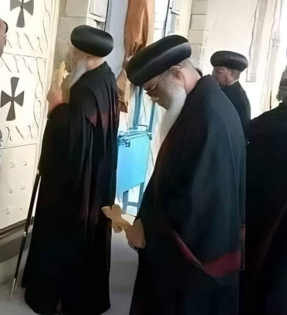 የተዋረዱት የክርስቶስ መስቀልን ተሸክመው በትህትና ለይቅር መባባልና ለሰላም ሲሉ የተጋዙት አባቶች ሳይሆኑ በትዕቢት በርዘግተው የጠፉት የህወሃት ተላላኪ ጳጳሳት ናቸው። ህወሃት የነካው ሁሉ የደረቀ ነው። ህወሃት የነካው ሁሉ ዳቢሎሳዊ መንፈስ