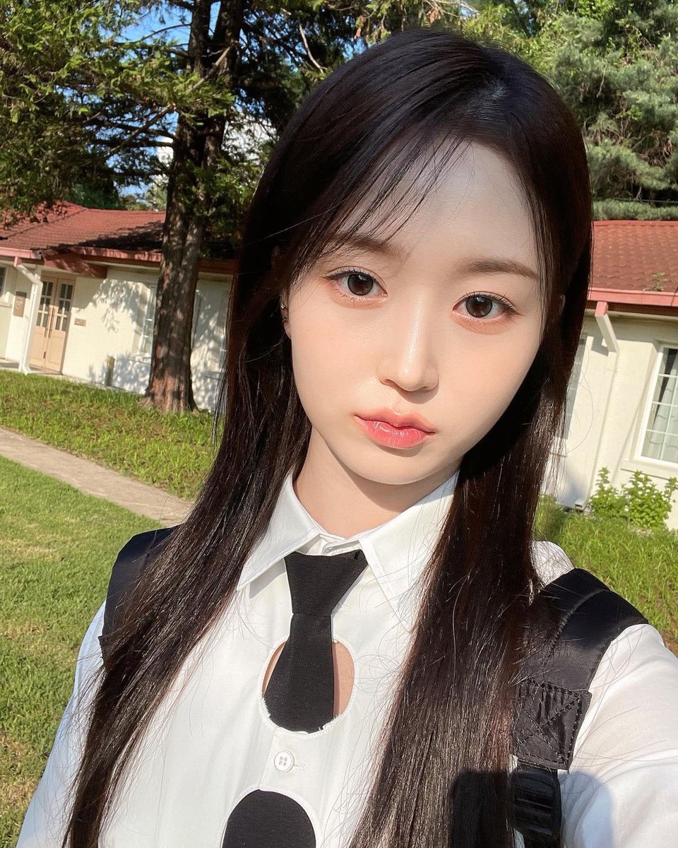 aewohn's tweet image. ️️ ️️ ️️
Look up, the sun is spotting myself in the middle of the nature breeze. Can you see myself look so lively while breathing into the fresh air here freely? 𑁍 ࣪˖ 
️️ ️️ ️️