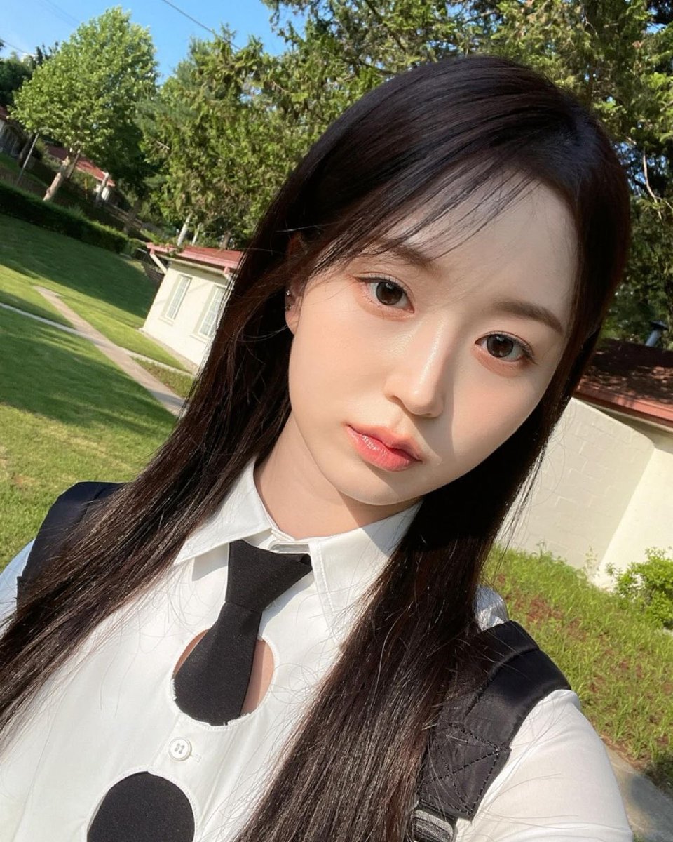 aewohn's tweet image. ️️ ️️ ️️
Look up, the sun is spotting myself in the middle of the nature breeze. Can you see myself look so lively while breathing into the fresh air here freely? 𑁍 ࣪˖ 
️️ ️️ ️️