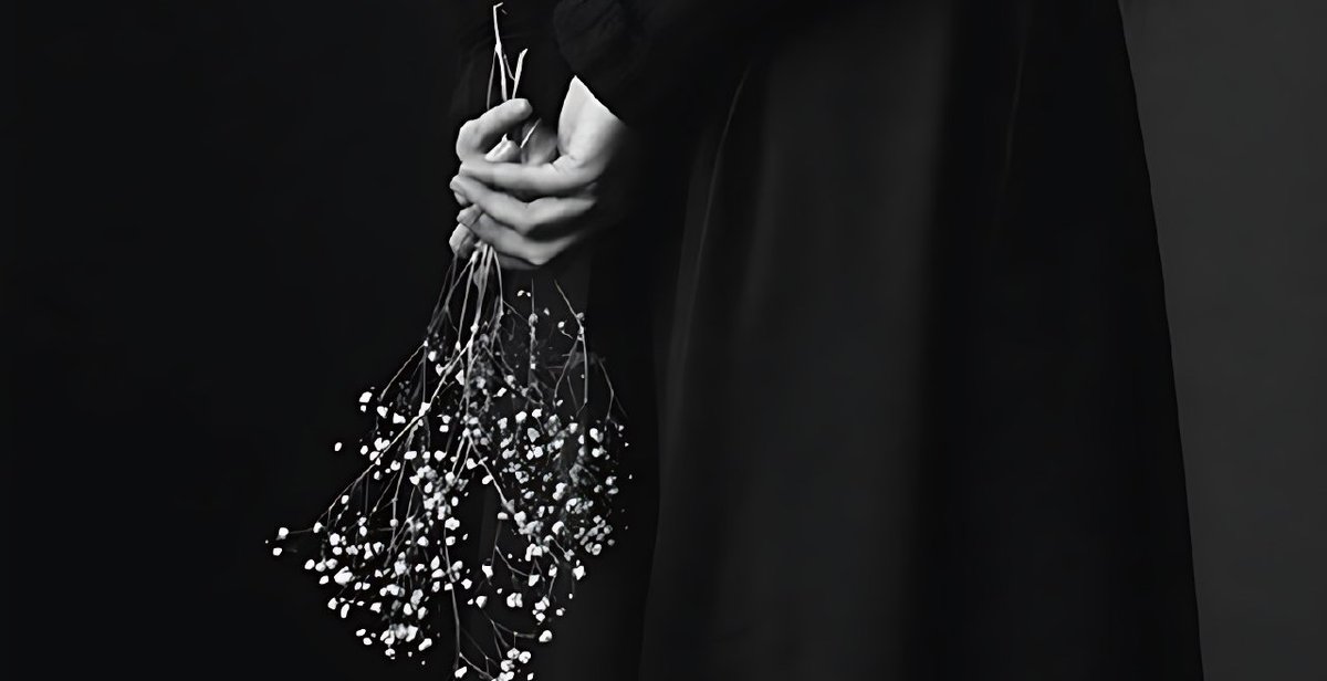 قلوبنا بسيطهـهُ جداً، بدليل انهـا وقت الفرحهُه، تنـسى كل لحظة حزن ذاقتها.