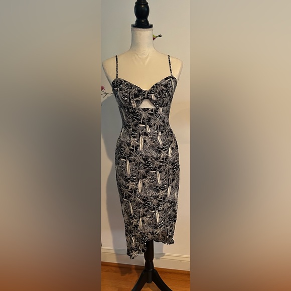 melissalwh's tweet photo. So good I had to share! Check out all the items I'm loving on @Poshmarkapp #poshmark #fashion #style #shopmycloset #freepeople #reformation #disney: https://t.co/ohnXoNu53l https://t.co/xMmeuDXRyP