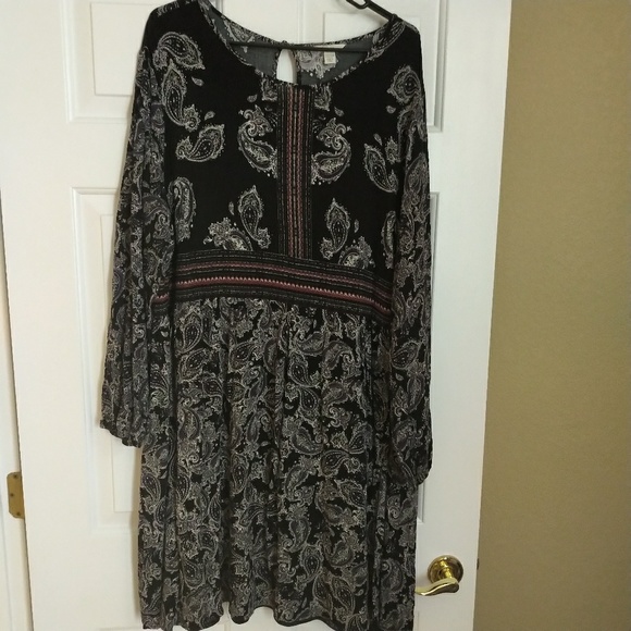 So good I had to share! Check out all the items I'm loving on <a href="/Poshmarkapp/">Poshmark</a> #poshmark #fashion #style #shopmycloset #londontimes #est1946: posh.mk/ftJ8YeWNkBb