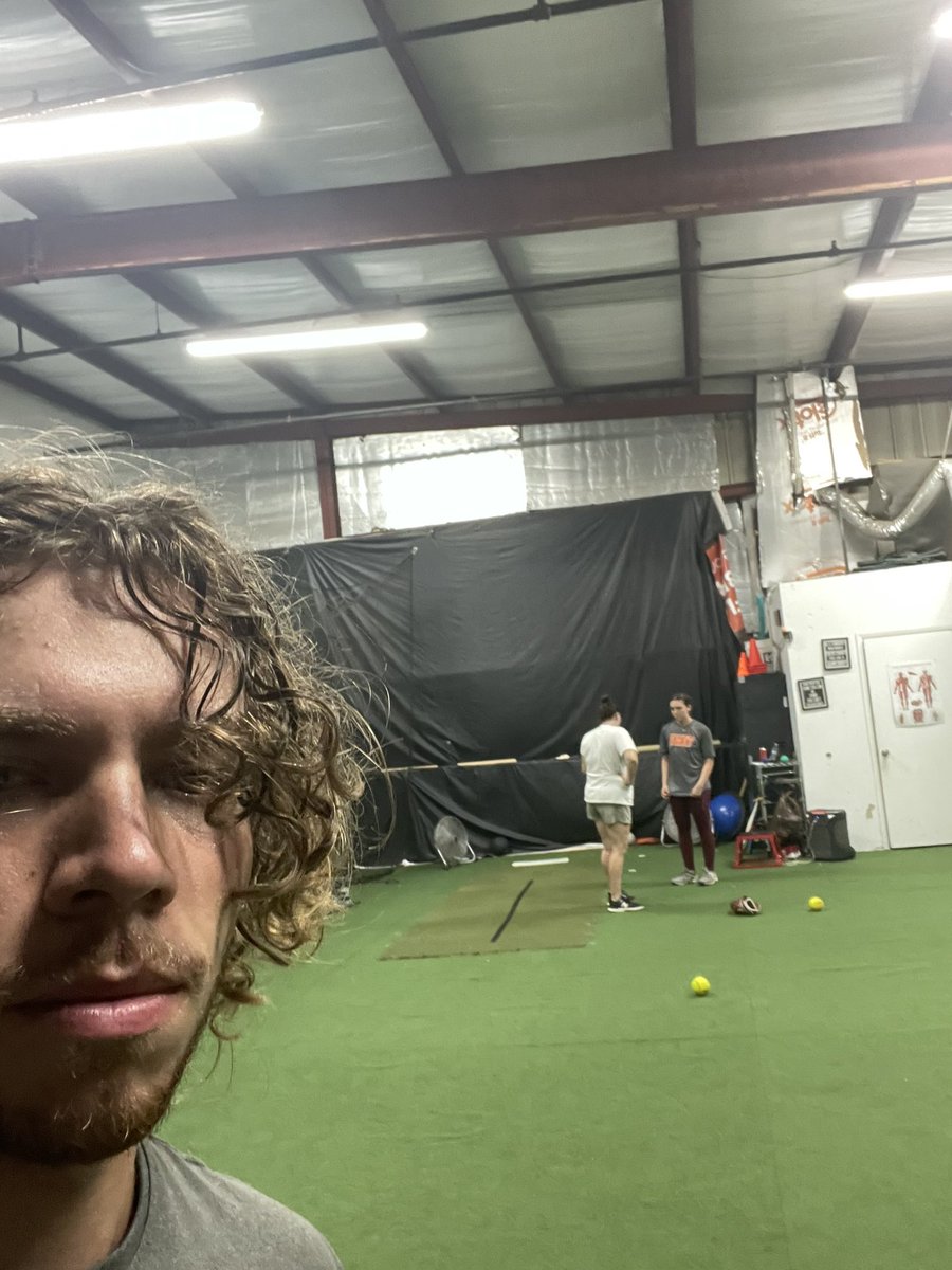 sarahblackett_'s tweet photo. Working on keeping my drag foot up with @Cam_MVPSoftball plus bonus brother picture @andrewblackett_ https://t.co/wljRcfTSBe