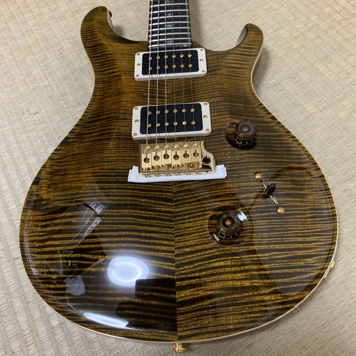 TOM16039221's tweet photo. 1⃣️5⃣️ PRS Custom24 Wood Library McCarty Thickness Limited Edition of 45

#PRS #Custom24 #woodlibrary #Guitar #吉他 #ギター #エレキギター https://t.co/HgWN4yolXC