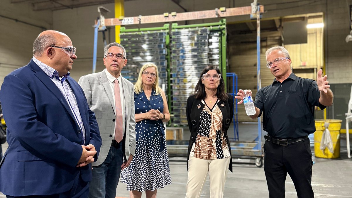 berryonline's tweet image. Pleased to welcome Min. @FilomenaTassi back to @CityKitchener &amp;amp; @Kuntz_1948 today with @ValBradfordMP, @TimLouisKitCon &amp;amp; @BardishKW! Today’s @FedDevOntario announcement of $3m+ will create 45 new green tech jobs  for this local company that chose to #MakeItKitchener back in 1948!