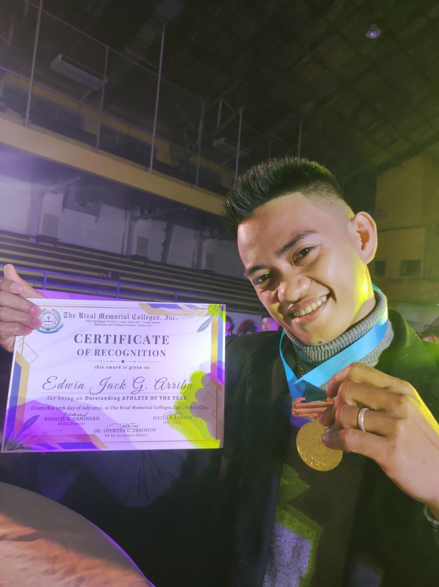 mnkailah's tweet photo. Yey! 4 Days to go 🎓🎓🎓
So proud of you dy! 💖 Mwah! https://t.co/D7d4GhtZEP