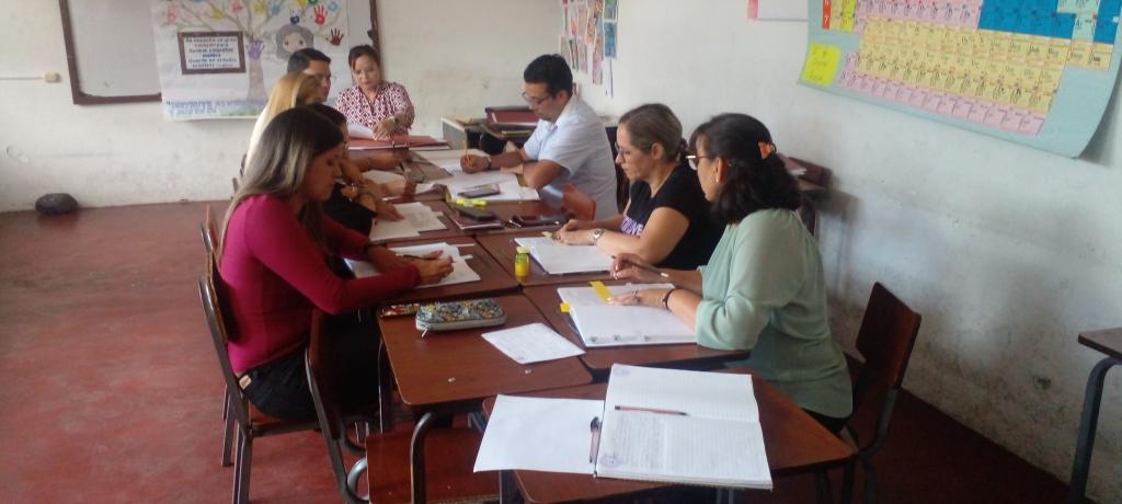Siguiendo lineamientos de <a href="/Berzabethg1/">Berzabethgandicaoficial</a> y de <a href="/CDCETachira/">CDCE Táchira</a> se realiza la revisión de históricos de graduandos de 5to año para emitir los títulos de bachiller a los estudiantes del <a href="/UEColegioSucre/">U.E Colegio Sucre</a> <a href="/_LaAvanzadora/">Yelitze Santaella</a> <a href="/NicolasMaduro/">Nicolás Maduro</a> <a href="/FreddyBernal/">Freddy Bernal</a> <a href="/cdceayacucho/">CDCE Municipio Ayacucho</a>