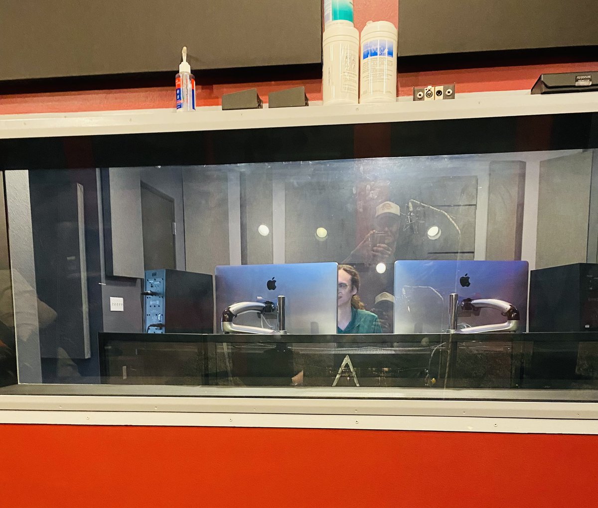 KeeneJarret's tweet photo. Hammer of the Dogs audiobook studio recording underway. This one goes to 11. #audiobook #booksontape #scifibooks #HeavyMetal #postapocalyptic #rocknroll  #BookTwitter #spinaltap #hardrock #dronewar https://t.co/cA11hxQ3ab