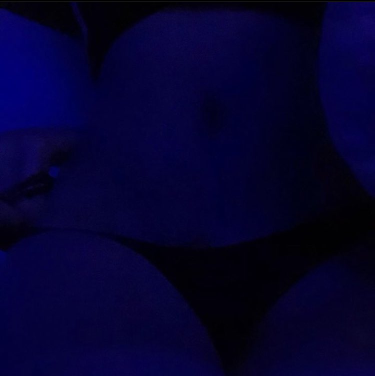 lunaaasa's tweet photo. I wish someone on #nsfwtwt would grab me by the waist https://t.co/2WzqIe34FL