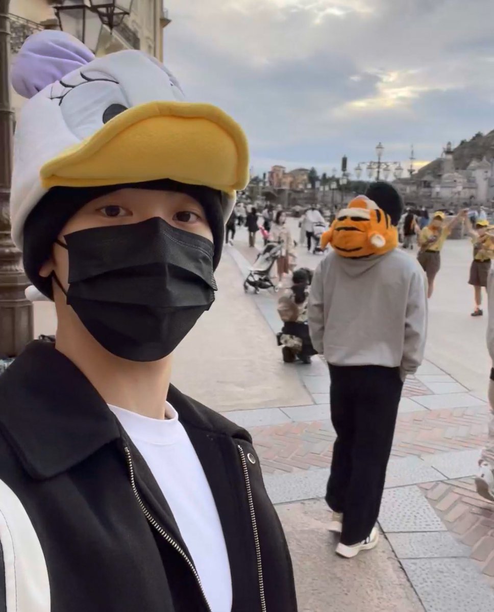 akijelly's tweet photo. 마이웨이를가는남자의뒷모습.. https://t.co/Fv42wll7x7