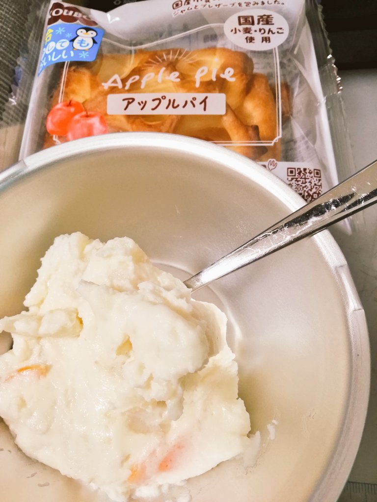 朝飯　今日は原稿缶詰め https://t.co/38ATAlW9NN