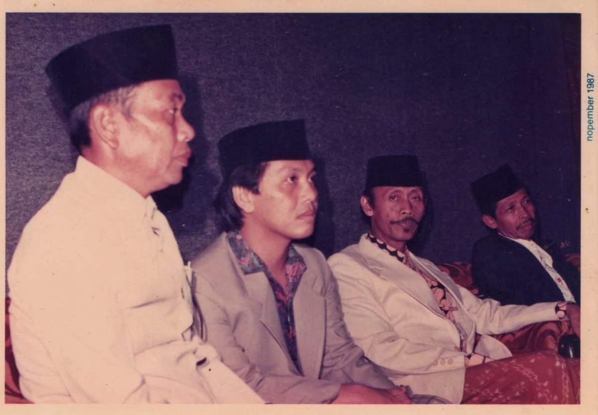 Setiap menjelang waktu magrib baca Surah Al-Falaq 7 Kali, insyaAllah tidak pernah sepi dari rizki. Dan jangan lupa sebelum bekerja apapun awali dengan berwudlu agar rizki tidak mudah lepas. (KH. ACHMAD CHALWANI)

Silakan diamalkan, komen qobiltu.