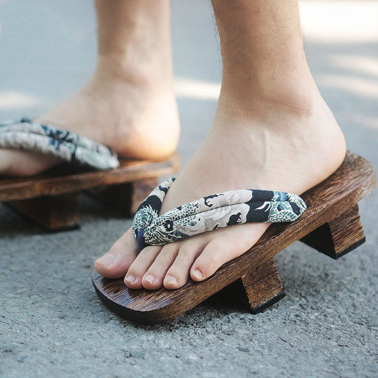 HMWISH1's tweet photo. Handmade clogs, men's clogs, high-heeled sandals https://t.co/rLGX95mUqw