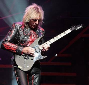 sisimaru306s16's tweet photo. 懲りずに、二本目はHamer Pantom GT! Glenn Tipton!現物…一度も見たことないんですよ。日本正規輸入は無かった記憶が、けど欲しい!
#hamer #PhantomGT #GlennTipton https://t.co/dEgq1FUD1U