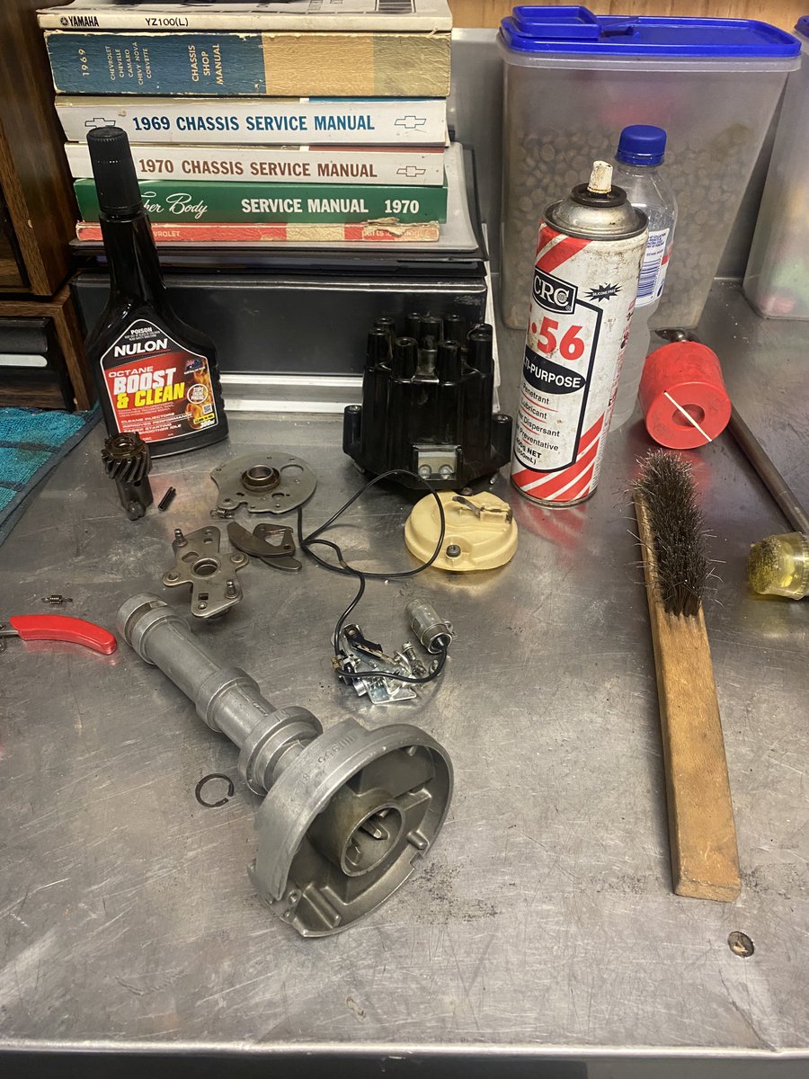 ScullyDamien's tweet photo. Some distributor work on the weekend. Taking this 1969 GM points style dissy and converting it to electronic using a Pertronix module. #carshit #acdelco #pertronix #backyardmechanic #Chevelle #Chevy https://t.co/hC0EosuyQJ