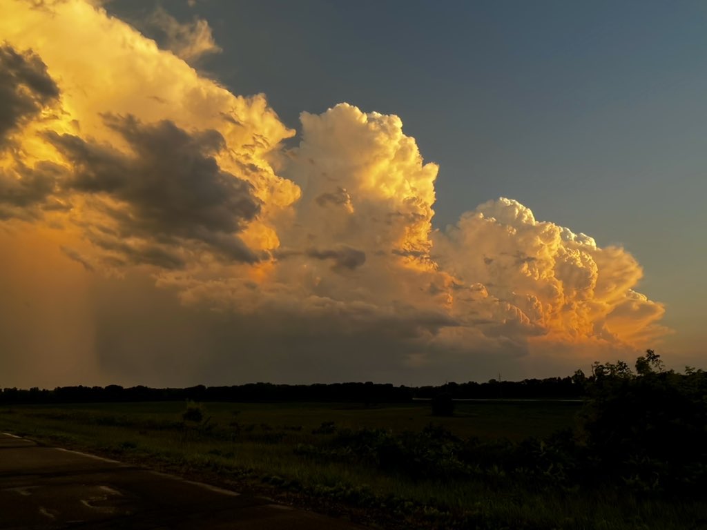 Chris Wicklund Auroras on Twitter "Storms near Faribault MN are in
