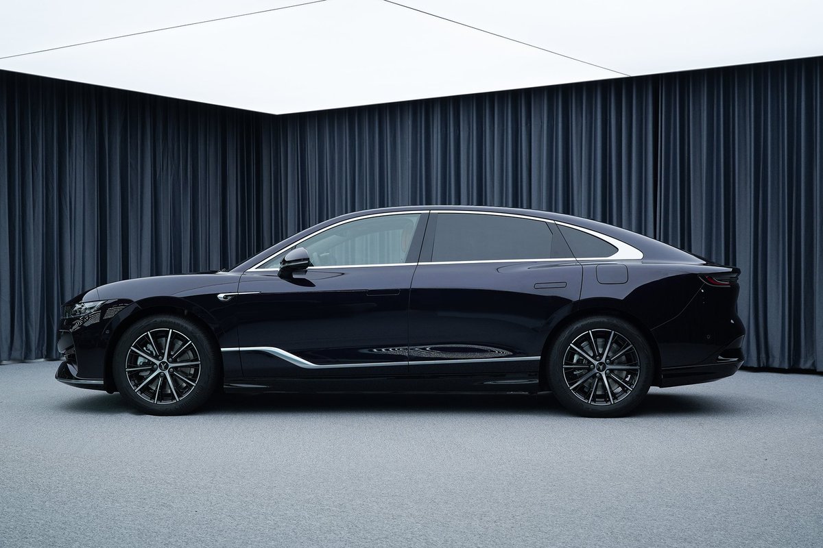 MotorsUniland's tweet photo. To be launched in the third quarter,
official pictures of the Voyah Chasing Light PHEV
model were released. 
#voyah #voyahchasinglight #evnews #electriccar #ev
#evexporter https://t.co/szckiq9TaE