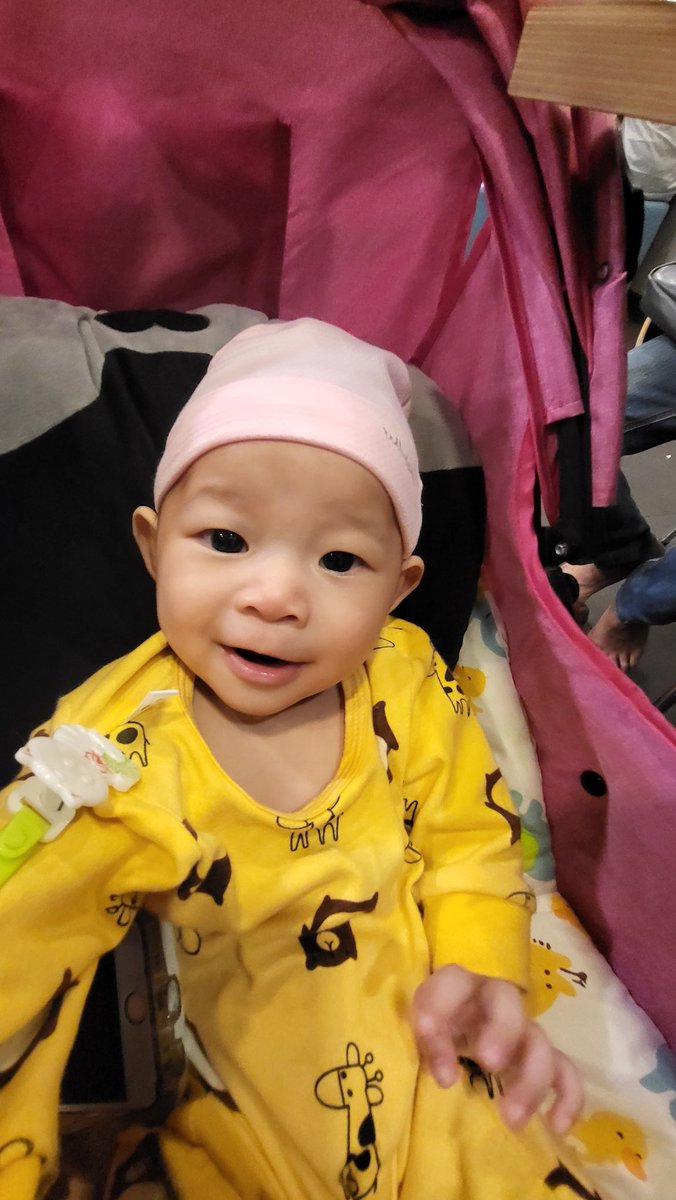 eriesha37's tweet image. 1st cucu, Kasih Nur Inara mikayla aduh pnjg nau nama. Omi smpn sini tau. Bkn tak nk pos kan kt mana2 tp takut ada penyakit Ain.