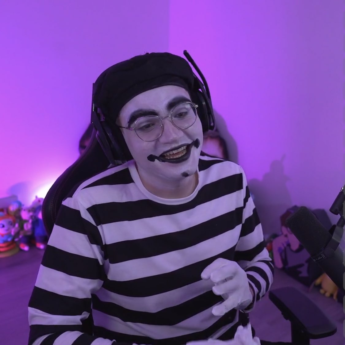 gunni 🪷 on Twitter "randomly clicked on mariana’s stream and