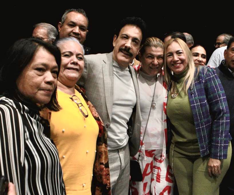 omarfayad's tweet photo. ¡Hidalgo avanza hacia una nueva visión de país! Hoy tuve el honor de asistir a la presentación de la plataforma "Una Nueva Visión de País" por parte de Mexicolectivo, a invitación de mi amiga y diputada federal, Ivonne Ortega. https://t.co/td3y7fUxaF