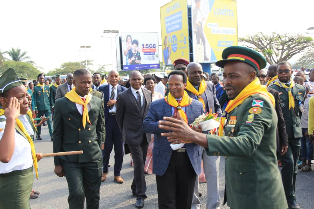 BUMAdventist1's tweet photo. Sunday, July 9, 2023, warm welcome of @ECDAdventist President Pr Dr Blasious Ruguri and Executive Secretary Pr Dr Musa G. Mitekaro at Ndadaye International Airport. Joy and joy among SDA Church members in Burundi. https://t.co/sfur4H9QNi