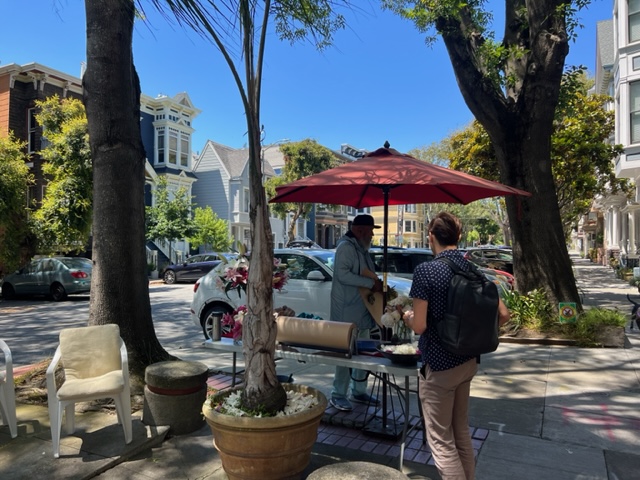 FulfordMarshall's tweet image. One of the highlights of the Duboce Park neighborhood:

Guy's Flowers is a fun place to stop at the corner of Noe Street and 15th Street. Guy will be there with beautiful flowers all around ready to brighten your day!

#compassrealtor #fulfordmarshallgroup #lifestyle #dubocepark