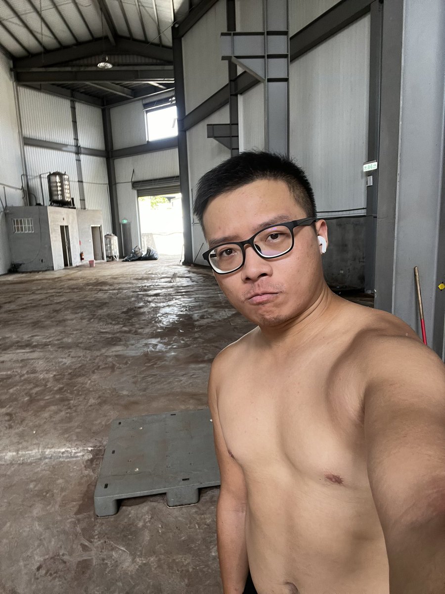 tiger_2615's tweet photo. 一個早上而已 曬更黑了☹️ https://t.co/Y7yQiAKFT8