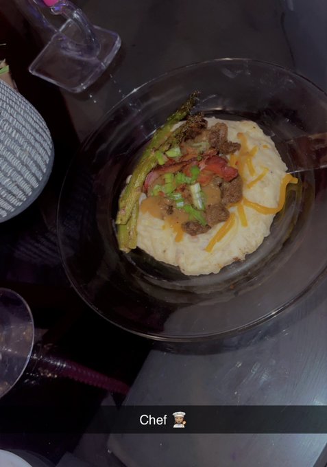 Baby get you a woman that can cook 👩🏽&zwj;🍳   Homemade everything https://t.co/kGe9szsNr4<a href="/tag/newprofilepic"class="tags"><span>#newprofilepic</span></a>