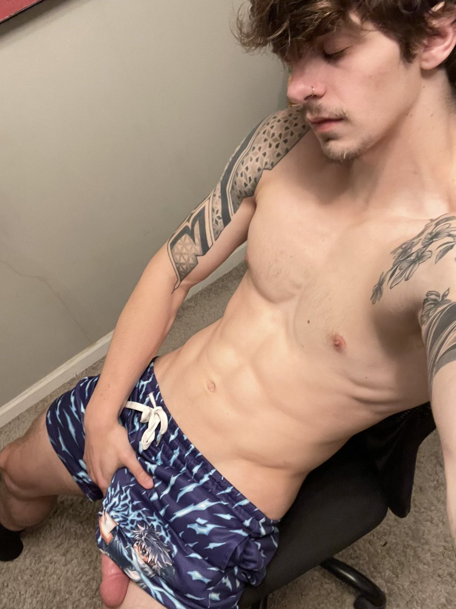 HotSwitchy's tweet photo. About to drop so much content 👀🥵https://t.co/qOjWONVoKY https://t.co/zUc6cZJlRz