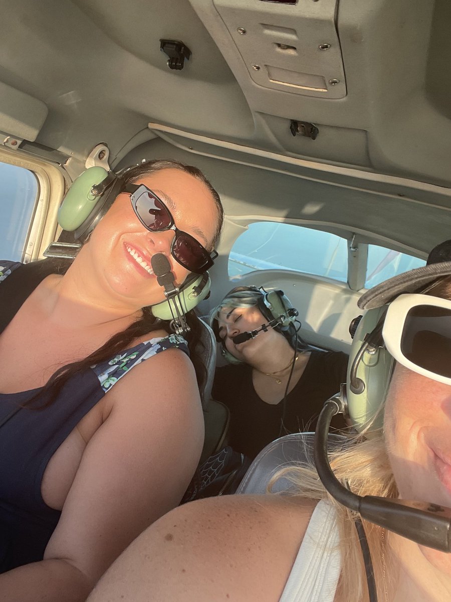 Went flying today with <a href="/carleesi_/">carlee</a> 🛫